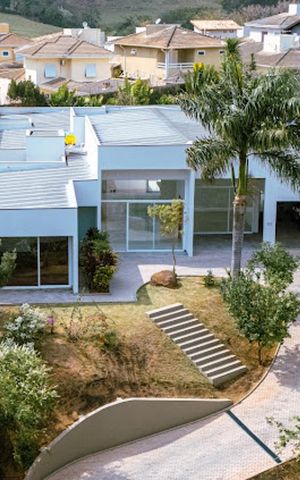 Casa de condomínio à venda com 667m², 5 quartos e 6 vagas Casa de condomínio à venda com 667m², 5 quartos e 6 vagasVista