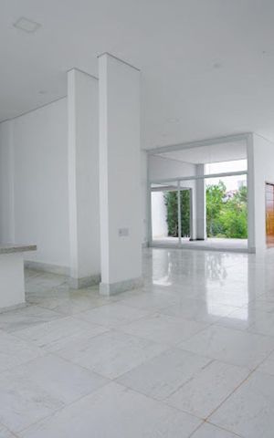 Casa de condomínio à venda com 667m², 5 quartos e 6 vagas Casa de condomínio à venda com 667m², 5 quartos e 6 vagasSala