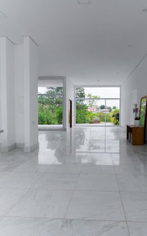 Casa de condomínio à venda com 667m², 5 quartos e 6 vagas Casa de condomínio à venda com 667m², 5 quartos e 6 vagasSala