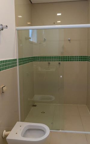 Casa de condomínio à venda com 667m², 5 quartos e 6 vagas Casa de condomínio à venda com 667m², 5 quartos e 6 vagasBanheiro