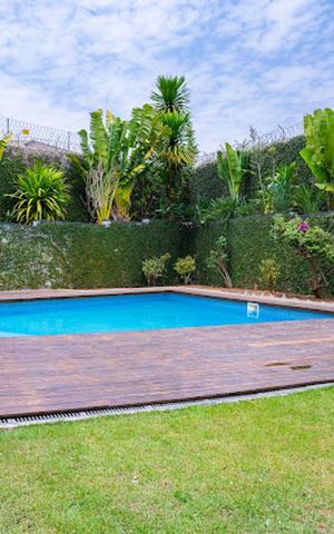 Casa de condomínio à venda com 667m², 5 quartos e 6 vagas Casa de condomínio à venda com 667m², 5 quartos e 6 vagasÁrea externa