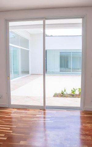Casa de condomínio à venda com 667m², 5 quartos e 6 vagas Casa de condomínio à venda com 667m², 5 quartos e 6 vagasQuarto