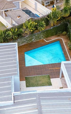 Casa de condomínio à venda com 667m², 5 quartos e 6 vagas Casa de condomínio à venda com 667m², 5 quartos e 6 vagasVista