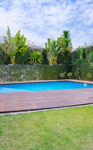 Casa de condomínio à venda com 667m², 5 quartos e 6 vagas Casa de condomínio à venda com 667m², 5 quartos e 6 vagasÁrea externa