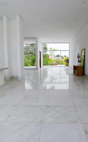 Casa de condomínio à venda com 667m², 5 quartos e 6 vagas Casa de condomínio à venda com 667m², 5 quartos e 6 vagasSala