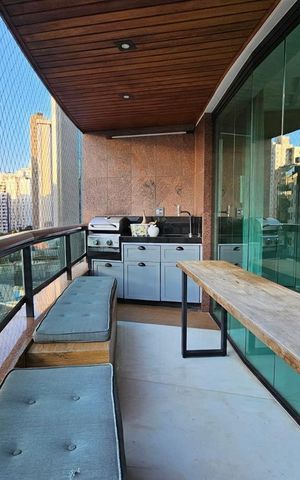 Apartamento à venda com 185m², 4 quartos e 4 vagas Apartamento à venda com 185m², 4 quartos e 4 vagasVaranda