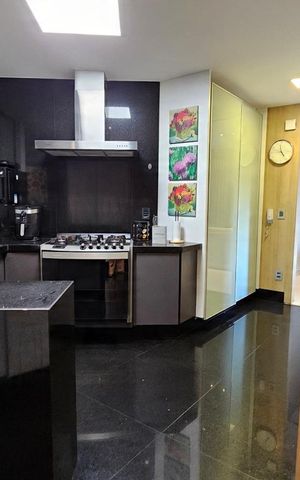 Apartamento à venda com 185m², 4 quartos e 4 vagas Apartamento à venda com 185m², 4 quartos e 4 vagasCozinha