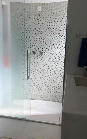 Apartamento à venda com 185m², 4 quartos e 4 vagas Apartamento à venda com 185m², 4 quartos e 4 vagasBanheiro Social 2