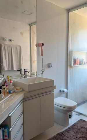 Apartamento à venda com 185m², 4 quartos e 4 vagas Apartamento à venda com 185m², 4 quartos e 4 vagasBanheiro Social 3