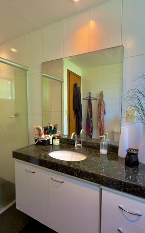 Apartamento à venda com 180m², 4 quartos e 3 vagasBanheiro