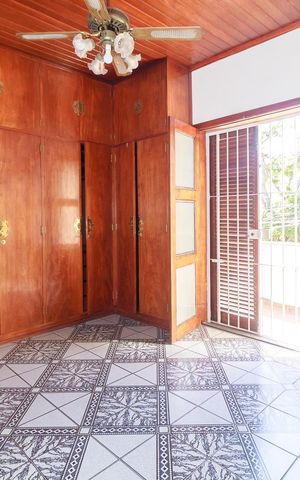 Casa para alugar com 250m², 3 quartos e 5 vagas Casa para alugar com 250m², 3 quartos e 5 vagasSuíte