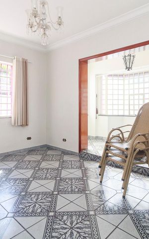 Casa para alugar com 250m², 3 quartos e 5 vagas Casa para alugar com 250m², 3 quartos e 5 vagasSala