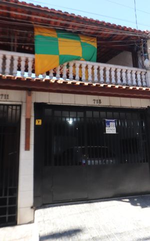 Casa à venda com 237m², 4 quartos e 1 vagaFachada