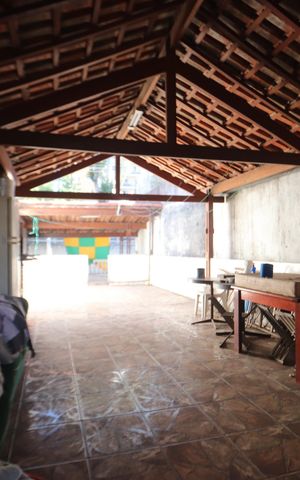 Casa à venda com 237m², 4 quartos e 1 vagaÁrea de Lazer