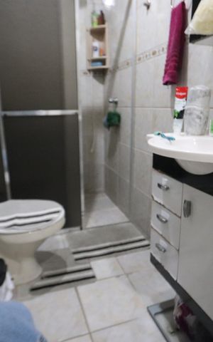 Casa à venda com 237m², 4 quartos e 1 vagaBanheiro - Casa 1