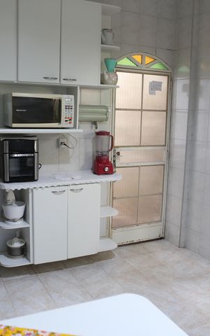 Casa à venda com 210m², 3 quartos e 2 vagasCozinha e Área de Serviço