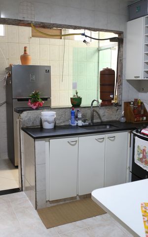 Casa à venda com 210m², 3 quartos e 2 vagasCozinha e Área de Serviço