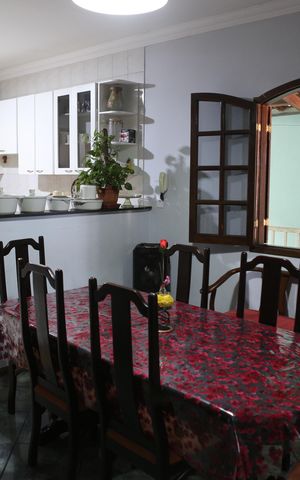 Casa à venda com 210m², 3 quartos e 2 vagasCopa