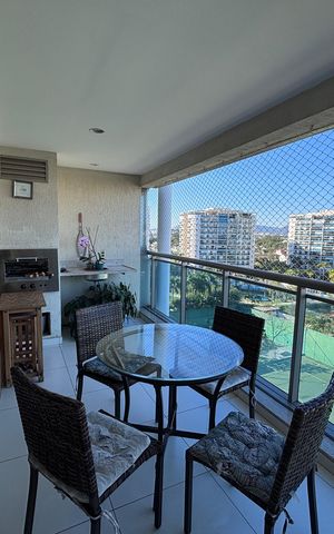 Apartamento para alugar com 206m², 4 quartos e 3 vagas Apartamento para alugar com 206m², 4 quartos e 3 vagasVaranda