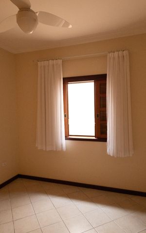 Casa de condomínio para alugar com 458m², 4 quartos e 4 vagas Casa de condomínio para alugar com 458m², 4 quartos e 4 vagasQuarto 2
