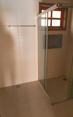 Casa de condomínio para alugar com 458m², 4 quartos e 4 vagas Casa de condomínio para alugar com 458m², 4 quartos e 4 vagasBanheiro 1