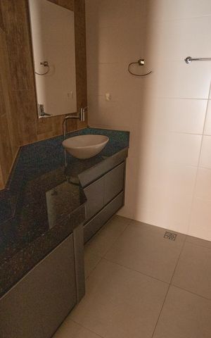 Casa de condomínio para alugar com 458m², 4 quartos e 4 vagas Casa de condomínio para alugar com 458m², 4 quartos e 4 vagasBanheiro 1