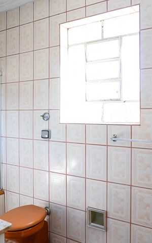Casa para alugar com 130m², 3 quartos e 1 vaga Casa para alugar com 130m², 3 quartos e 1 vagaBanheiro social