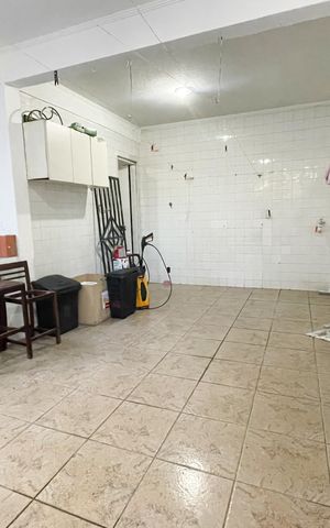 Casa à venda com 300m², 3 quartos e 2 vagas Casa à venda com 300m², 3 quartos e 2 vagasSala