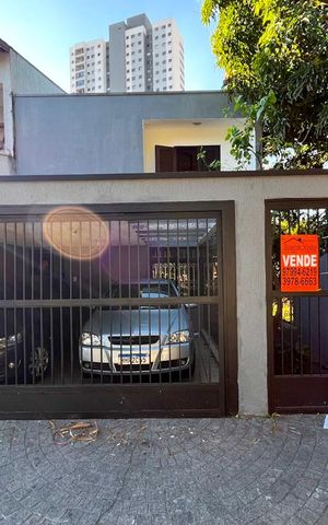 Casa à venda com 300m², 3 quartos e 2 vagas Casa à venda com 300m², 3 quartos e 2 vagasFachada