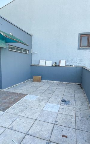 Casa à venda com 300m², 3 quartos e 2 vagas Casa à venda com 300m², 3 quartos e 2 vagasVaranda
