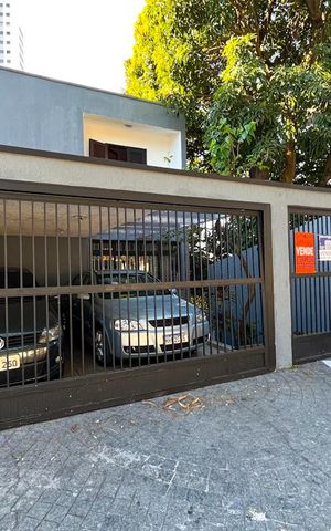 Casa à venda com 300m², 3 quartos e 2 vagas Casa à venda com 300m², 3 quartos e 2 vagasFachada