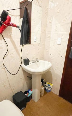 Casa à venda com 300m², 3 quartos e 2 vagas Casa à venda com 300m², 3 quartos e 2 vagasBanheiro social 3