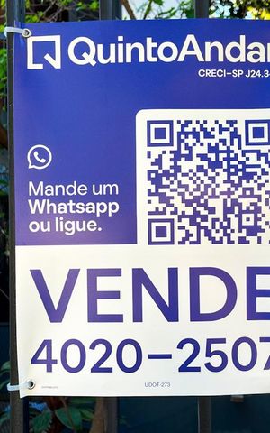 Casa à venda com 300m², 3 quartos e 2 vagas Casa à venda com 300m², 3 quartos e 2 vagasPlaca