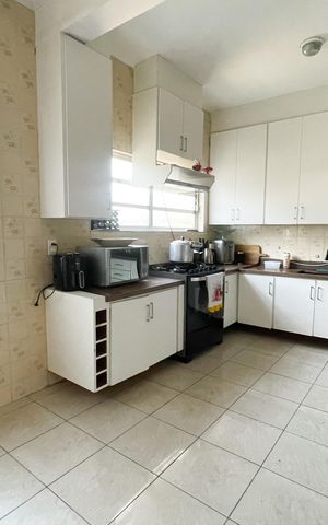 Casa à venda com 300m², 3 quartos e 2 vagas Casa à venda com 300m², 3 quartos e 2 vagasCozinha