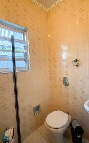 Casa à venda com 300m², 3 quartos e 2 vagas Casa à venda com 300m², 3 quartos e 2 vagasBanheiro social 2