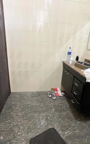 Casa à venda com 300m², 3 quartos e 2 vagas Casa à venda com 300m², 3 quartos e 2 vagasBanheiro social
