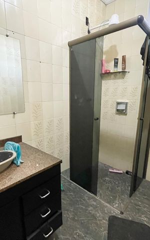 Casa à venda com 300m², 3 quartos e 2 vagas Casa à venda com 300m², 3 quartos e 2 vagasBanheiro social