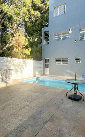 Casa à venda com 300m², 3 quartos e 2 vagas Casa à venda com 300m², 3 quartos e 2 vagasQuintal