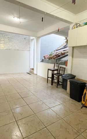Casa à venda com 300m², 3 quartos e 2 vagas Casa à venda com 300m², 3 quartos e 2 vagasSala