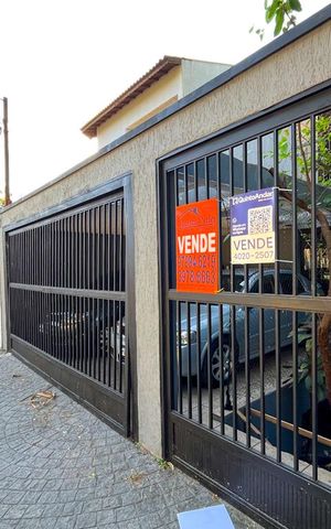 Casa à venda com 300m², 3 quartos e 2 vagas Casa à venda com 300m², 3 quartos e 2 vagasFachada