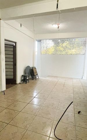 Casa à venda com 300m², 3 quartos e 2 vagas Casa à venda com 300m², 3 quartos e 2 vagasSala