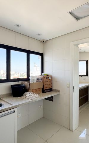 Apartamento à venda com 320m², 3 quartos e 4 vagas Apartamento à venda com 320m², 3 quartos e 4 vagasÁrea de Serviço