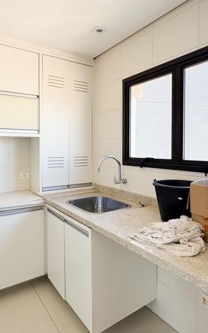 Apartamento à venda com 320m², 3 quartos e 4 vagas Apartamento à venda com 320m², 3 quartos e 4 vagasÁrea de Serviço