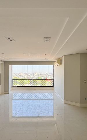 Apartamento à venda com 320m², 3 quartos e 4 vagas Apartamento à venda com 320m², 3 quartos e 4 vagasSala