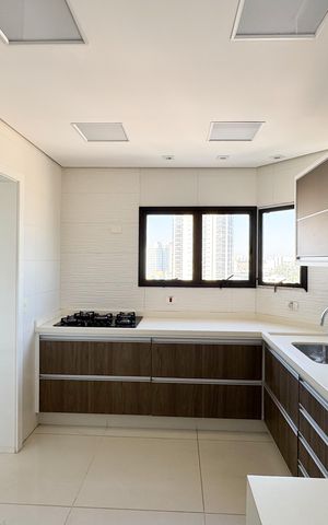 Apartamento à venda com 320m², 3 quartos e 4 vagas Apartamento à venda com 320m², 3 quartos e 4 vagasCozinha