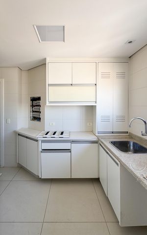 Apartamento à venda com 320m², 3 quartos e 4 vagas Apartamento à venda com 320m², 3 quartos e 4 vagasÁrea de Serviço