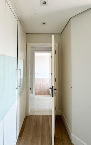 Apartamento à venda com 320m², 3 quartos e 4 vagas Apartamento à venda com 320m², 3 quartos e 4 vagasCloset - Suíte 2