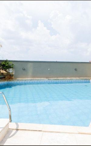 Apartamento à venda com 320m², 3 quartos e 4 vagas Apartamento à venda com 320m², 3 quartos e 4 vagasÁrea comum - Piscina