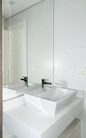Apartamento à venda com 320m², 3 quartos e 4 vagas Apartamento à venda com 320m², 3 quartos e 4 vagasBanheiro Social