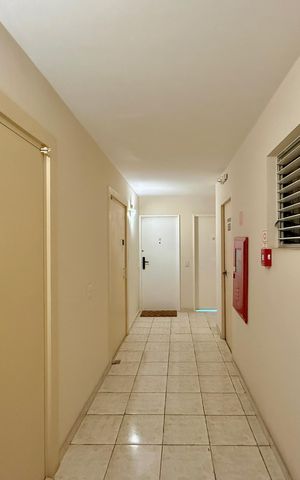 Apartamento à venda com 51m², 2 quartos e 1 vaga Apartamento à venda com 51m², 2 quartos e 1 vagaHall Apartamento